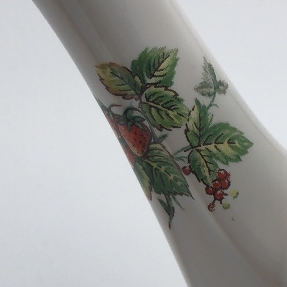 Watering Can. Butterfly Strawberries Exclusive Design Crownford. Made in England - Picture 4 of 8